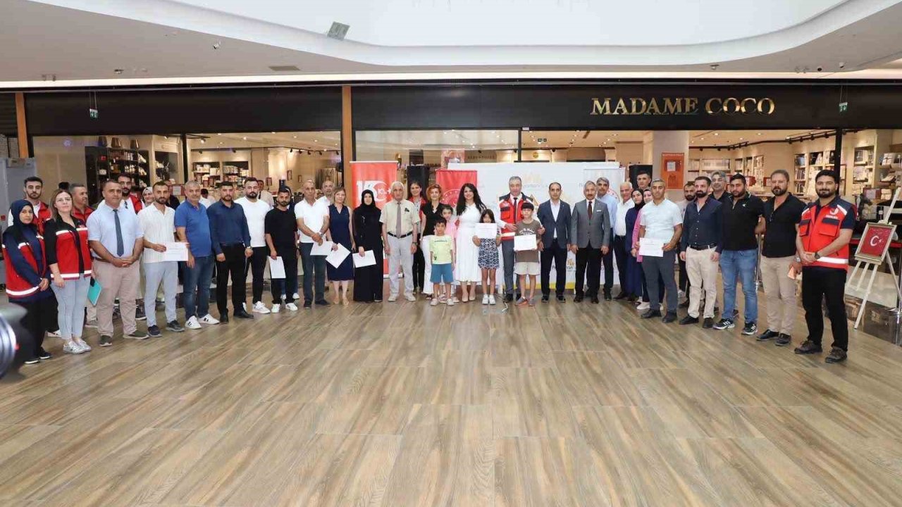 Adıyaman’da şehit yakınları ve gazilerin ebru sergisi açıldı