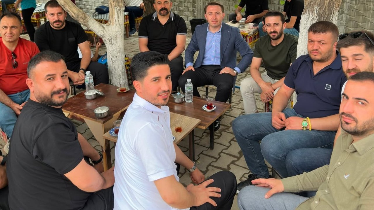Yüksekova’da yürekleri ısıtan manzara: Halkın içinde bir kaymakam