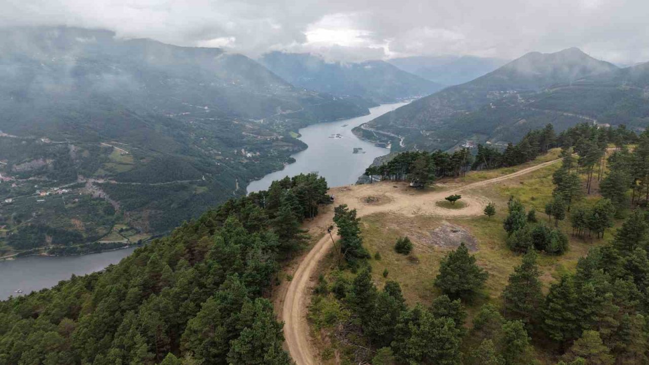 Norveç Fiyortları değil, Artvin Çoruh Vadisi