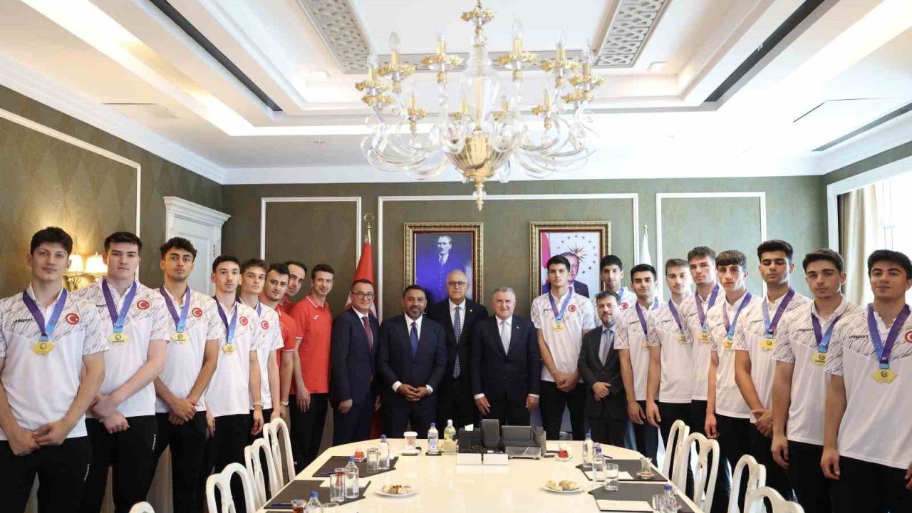 Bakan Bak: "İstikrarlı başarılarla voleybol ülkesi haline geldik"