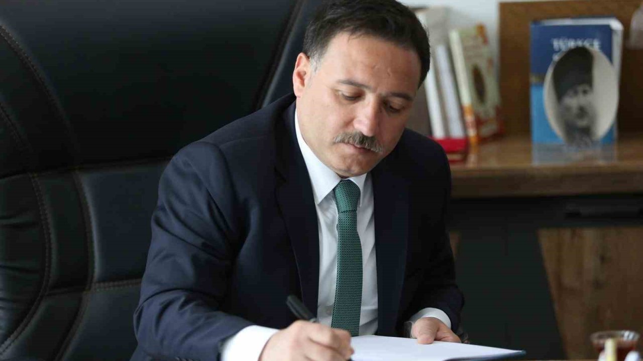 Vali Çiçek: "15 Temmuz 2016 gecesi aziz milletimiz dünya tarihine altın harflerle yazılan büyük bir destana imza atmıştır"