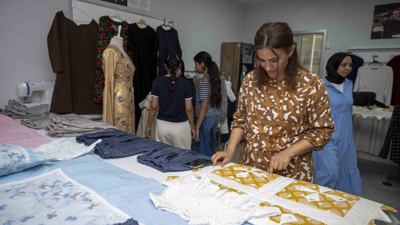 Mersin’de kadınların el emeği ürünleri sergilendi