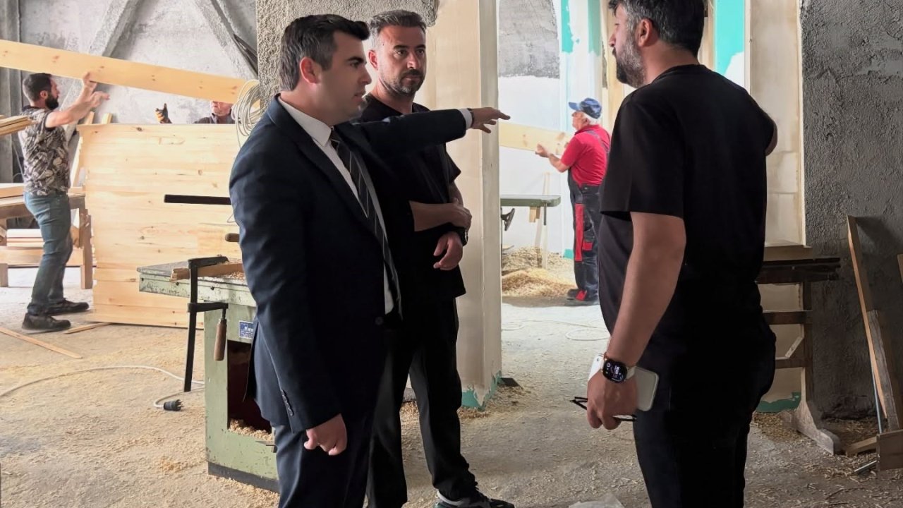Susuz’da yeni Hükümet Konağı restorasyonu sürüyor: Kaymakam Öztürk çalışmaları yerinde inceledi