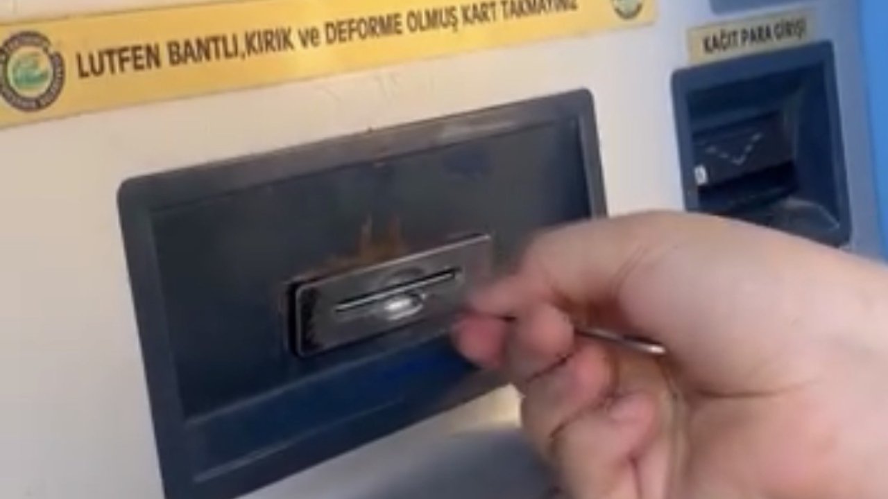 Eskişehir Büyükşehir Belediyesi’ne ait otomattan kartını ancak cımbızla alabildi