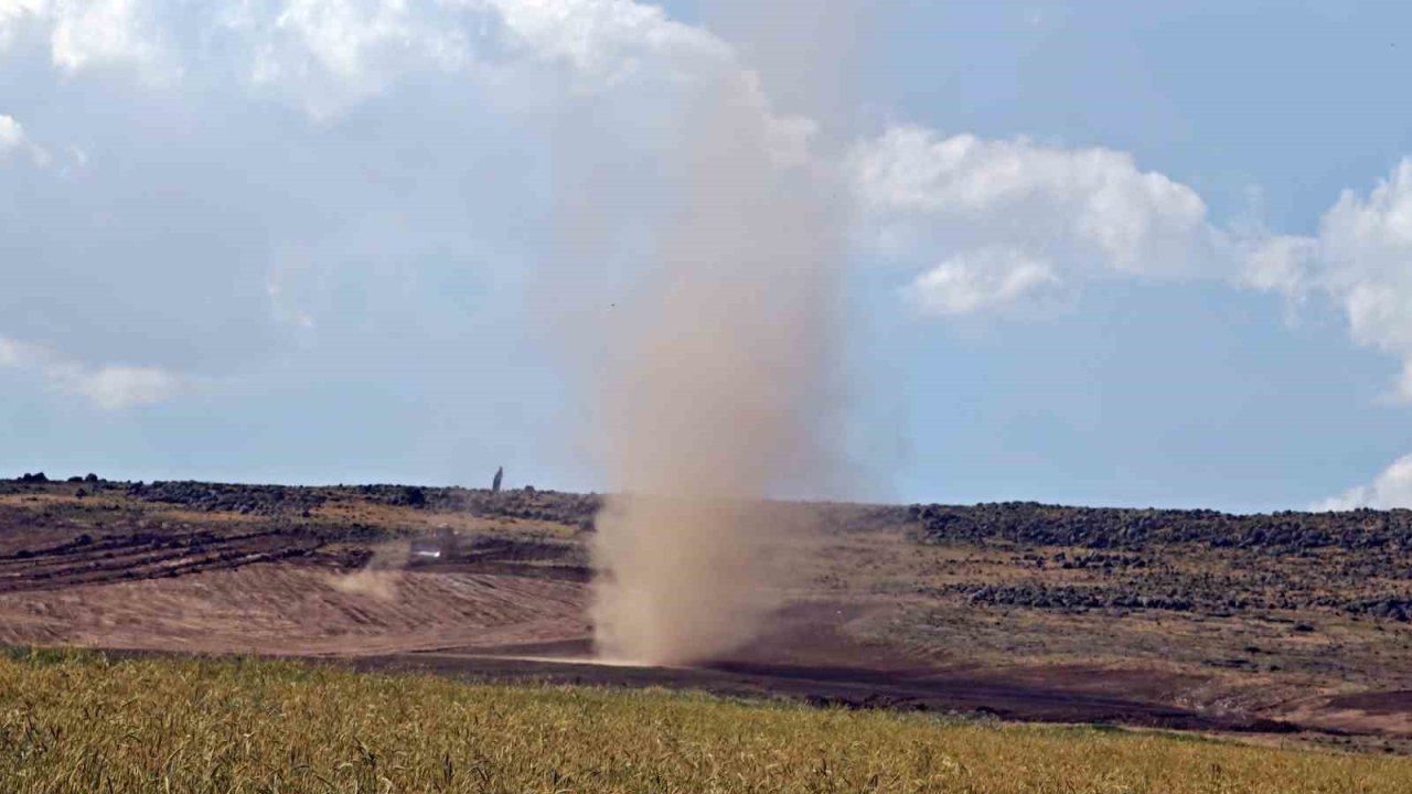 Ahlat’ta hortum kameraya yansıdı