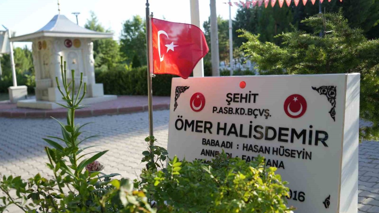 Türkiye’nin dört bir yanından şehit Ömer Halisdemir’in kabrine ziyaret