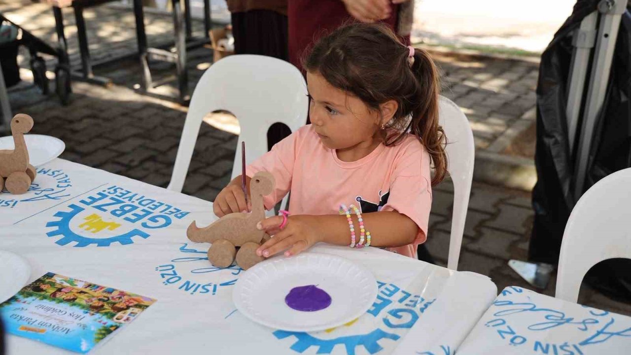Gebze’de çocuklar için parklarda el becerisi atölyeleri kuruldu