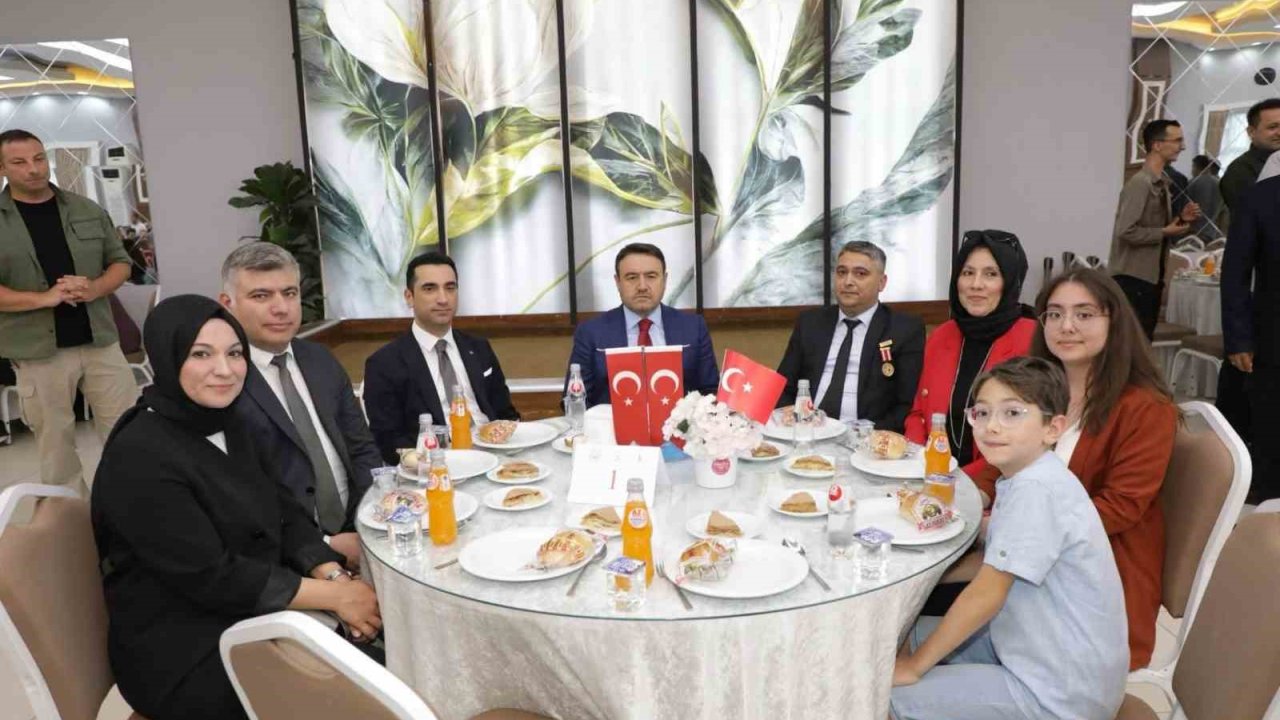 Kütahya’da şehit aileleri ve gazilerle aynı sofrada buluştu