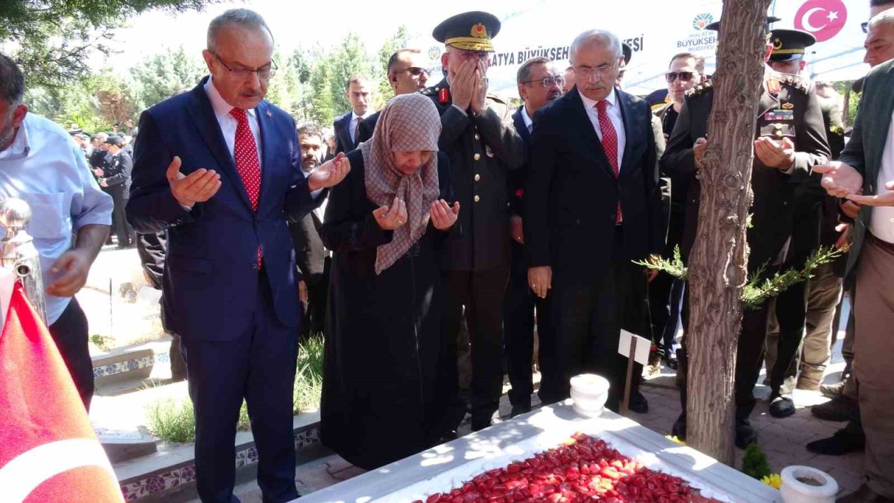 Malatya’da 15 Temmuz şehitleri mezarları başında anıldı