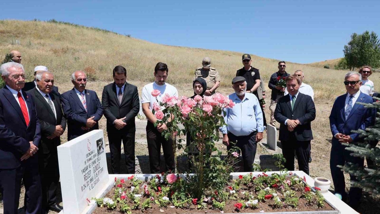 15 Temmuz şehidi Gündüz kabri başında dualarla anıldı