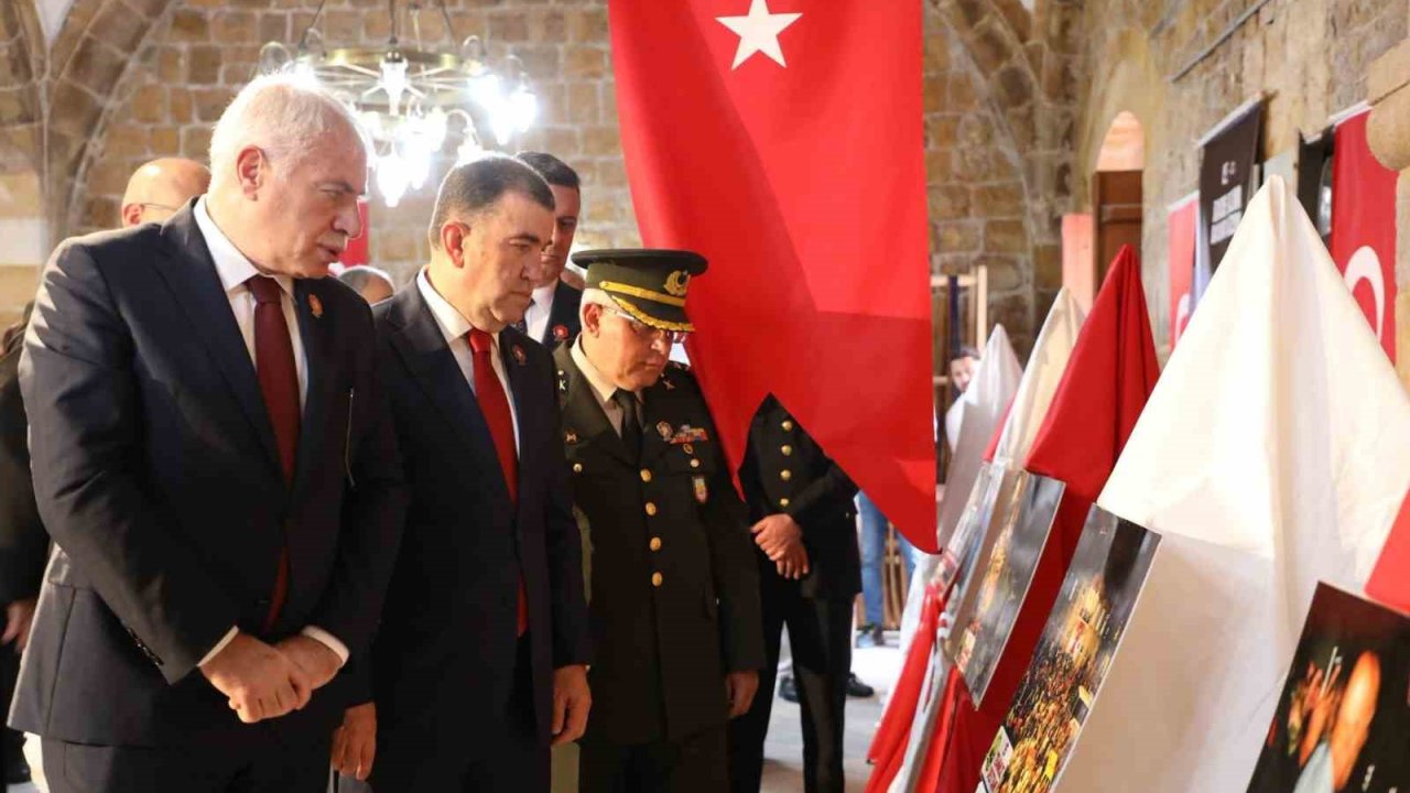 Bayburt’ta 15 Temmuz konulu fotoğraf sergisi açıldı