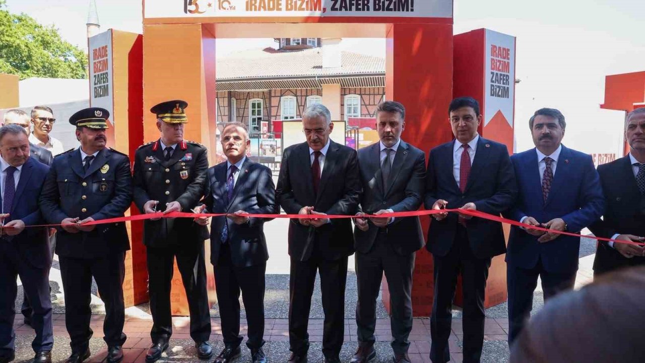 Bursa’da 15 Temmuz programı şehitleri anarak başladı