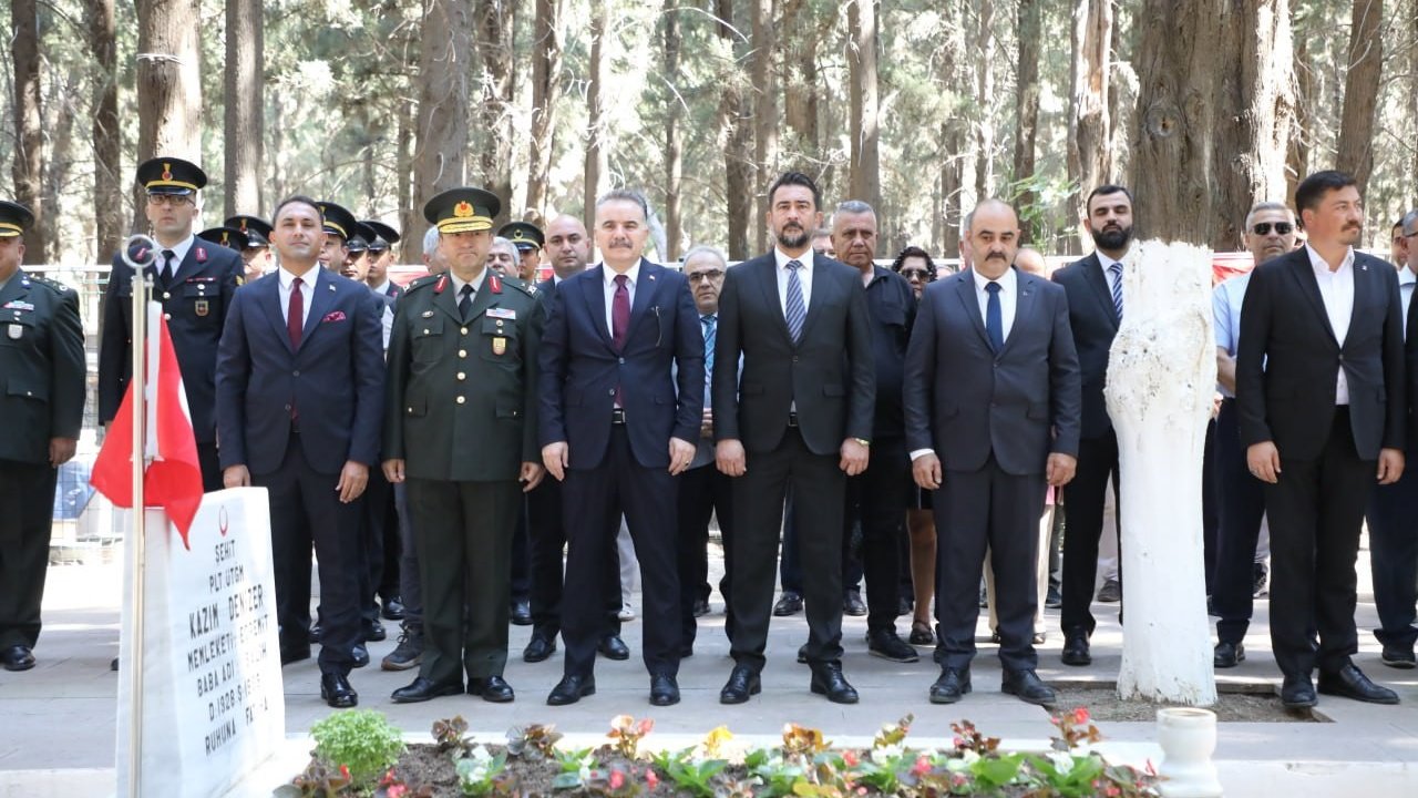 Edremit’te 15 Temmuz şehitleri dualarla anıldı