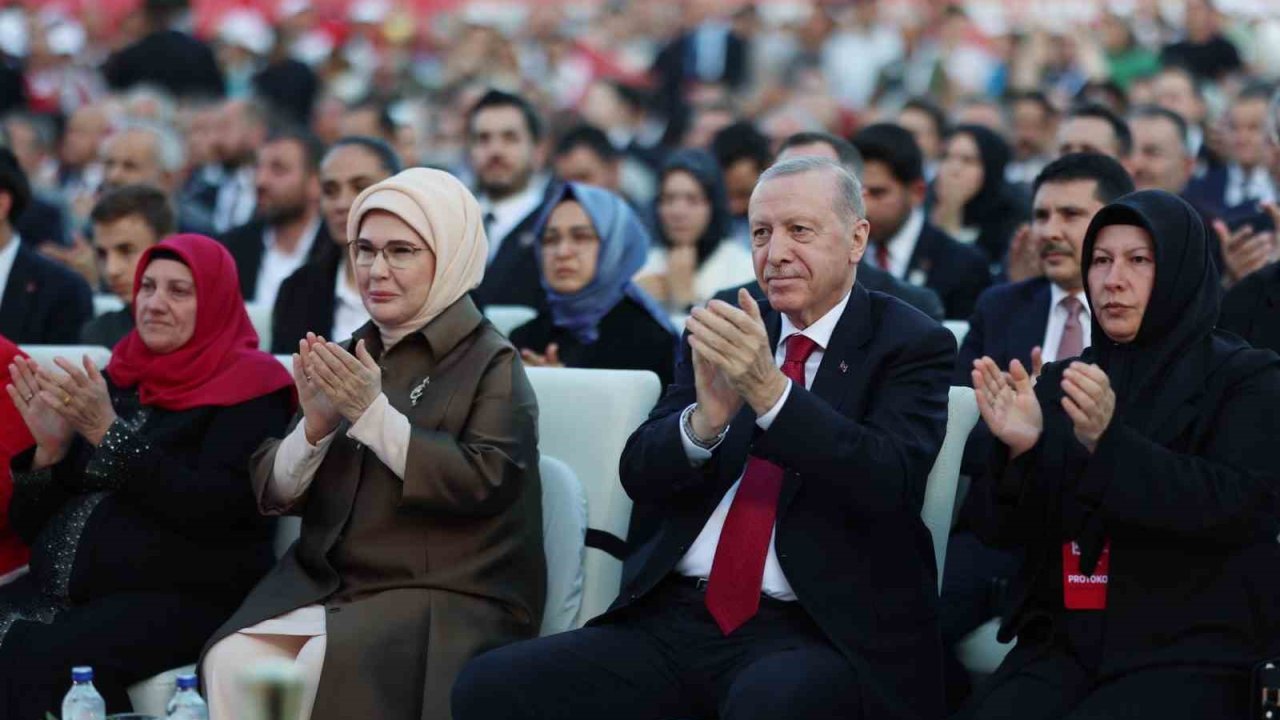 Emine Erdoğan: "15 Temmuz, tarihi bir dönüm noktasıdır"