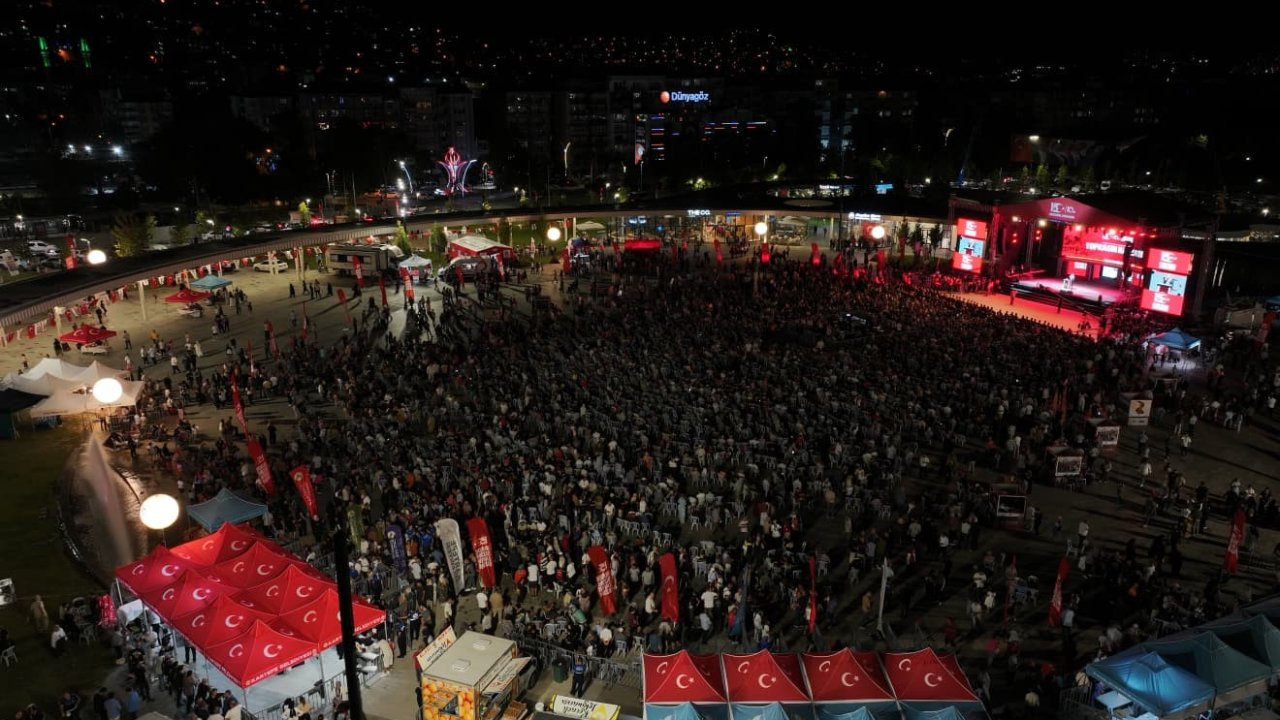 Kocaeli’de on binler Milli İrade Meydanı’nı doldudu