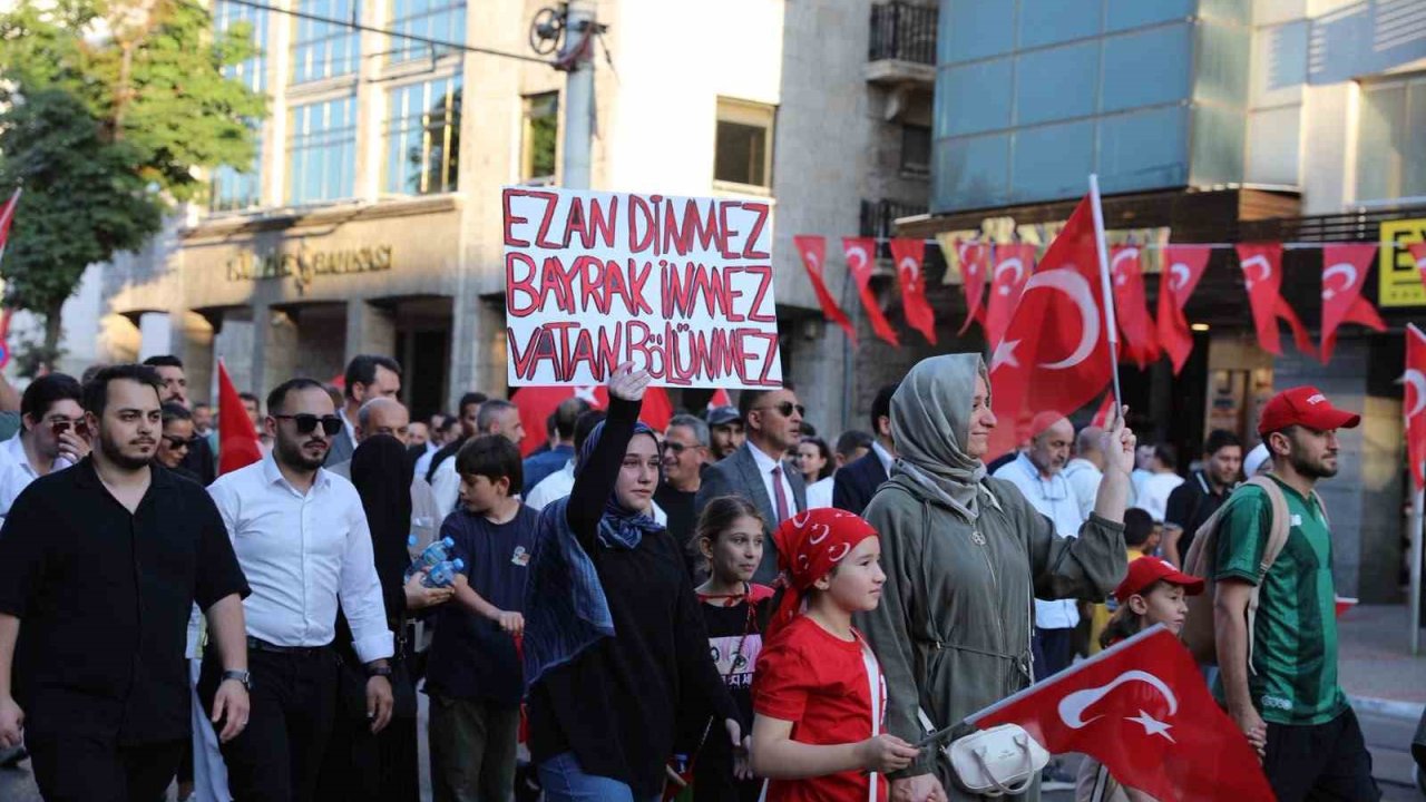 Bursa’da ’Demokrasi ve Bayrak Yürüyüşü’
