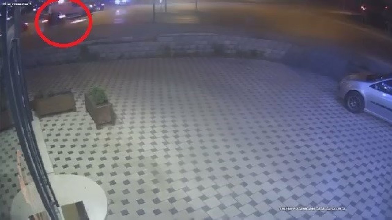 Işık ihlali kaza getirdi, o anlar kamerada