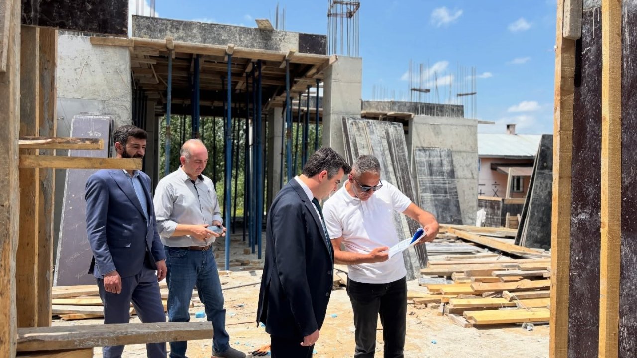 Susuz’da yatırımlar yakından takip ediliyor: Kaymakam Furkan Öztürk’ten hastane ve okul incelemesi