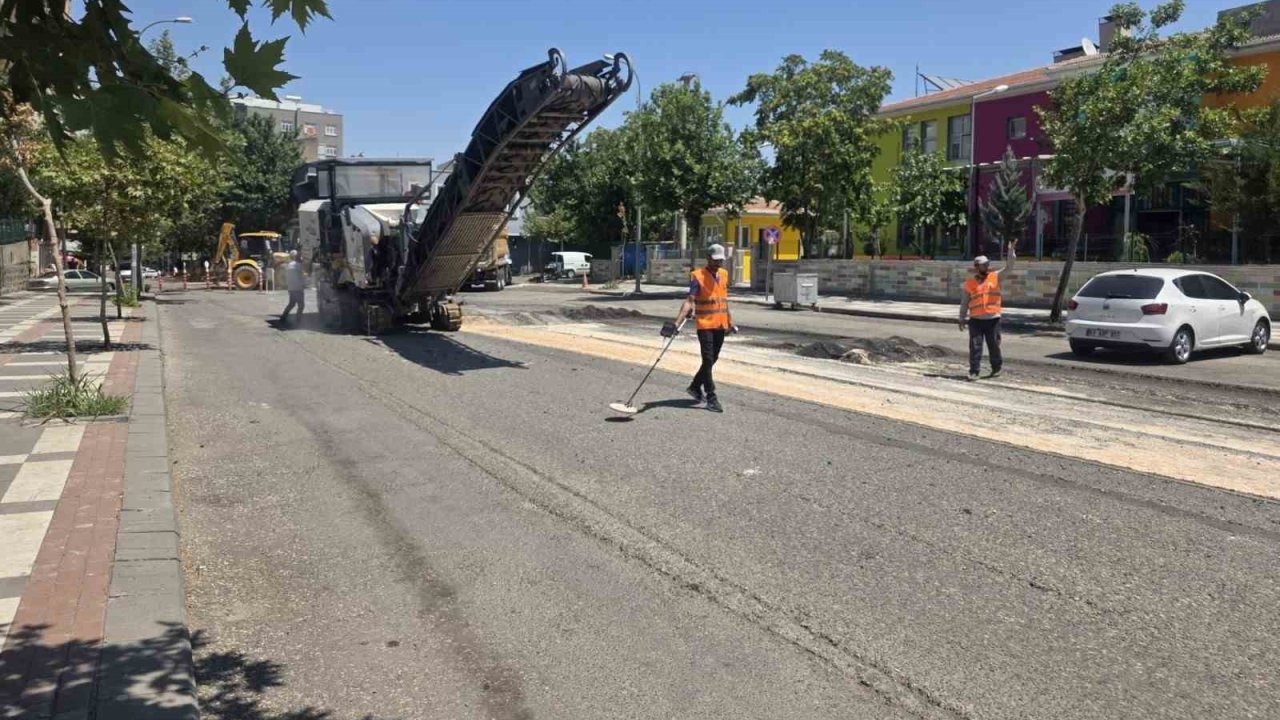 Büyükşehir Siverek merkezinde asfaltlama çalışması yaptı