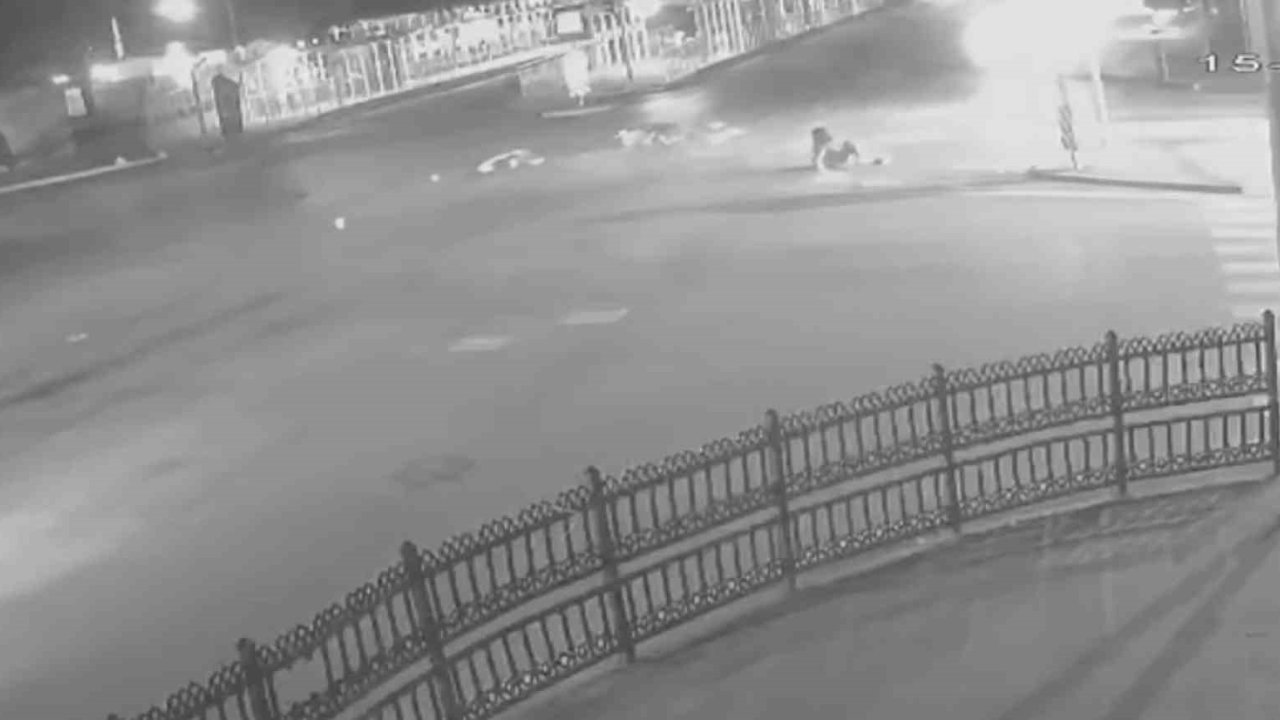 Sakarya’da 1 kişinin hayatını kaybettiği kaza anı güvenlik kamerasına yansıdı