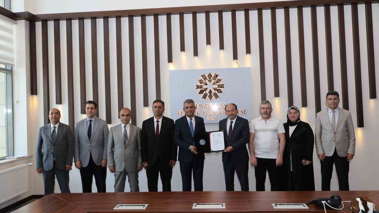 Erzurum Lisesinin köklü tarihi bilimsel bir eserle geleceğe taşınıyor