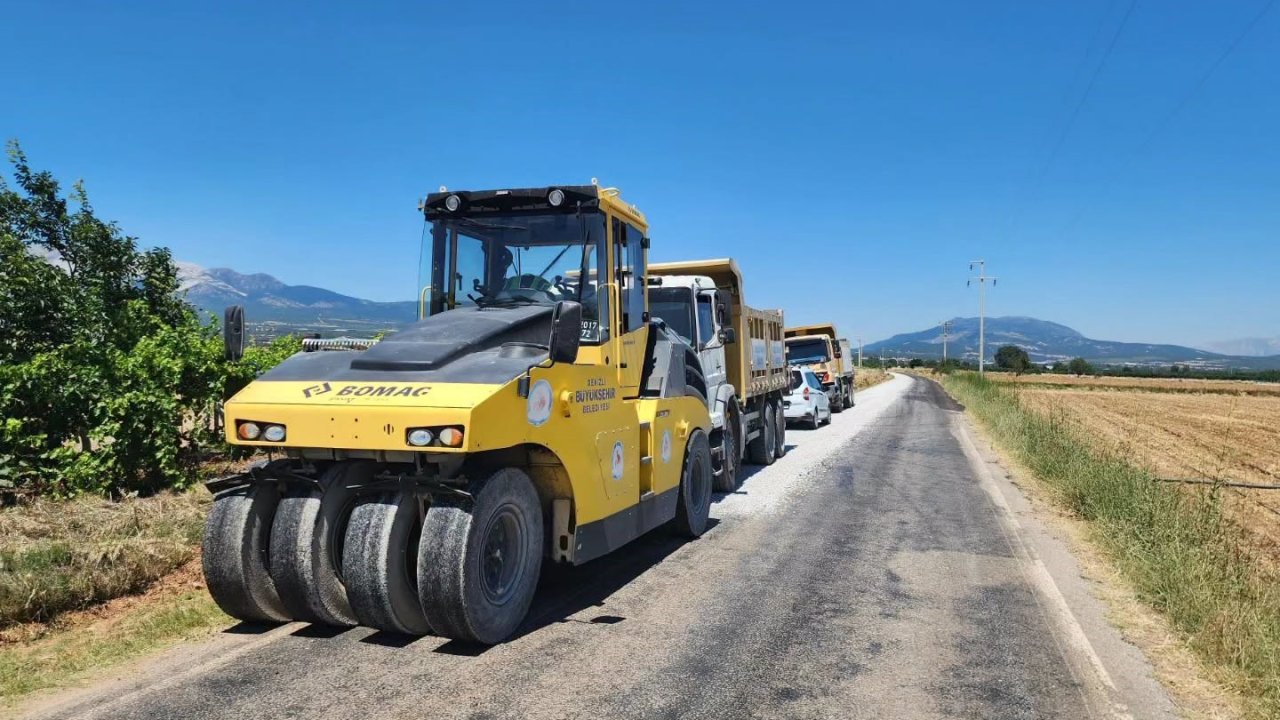 Kızılcabölük-Altınova yolu yenileme çalışmalarının ardından ulaşıma açıldı