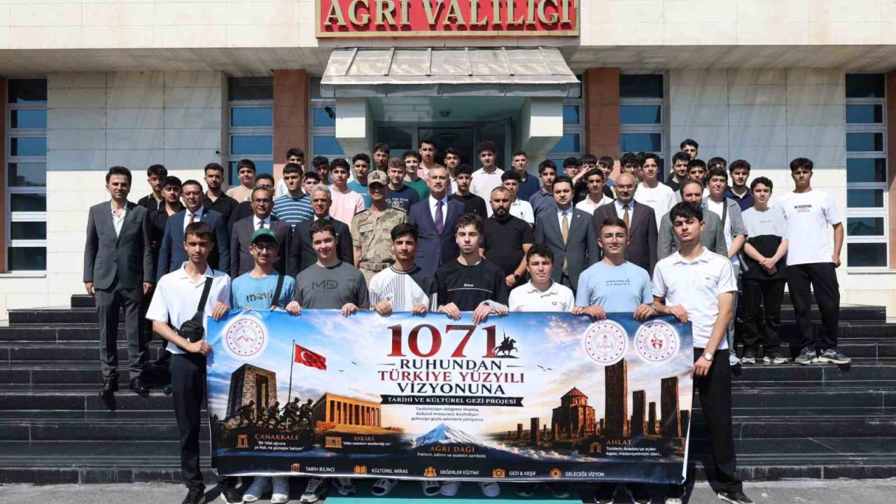 Ağrı’dan tarih ve değerler yolculuğuna ilk öğrenci kafilesi uğurlandı