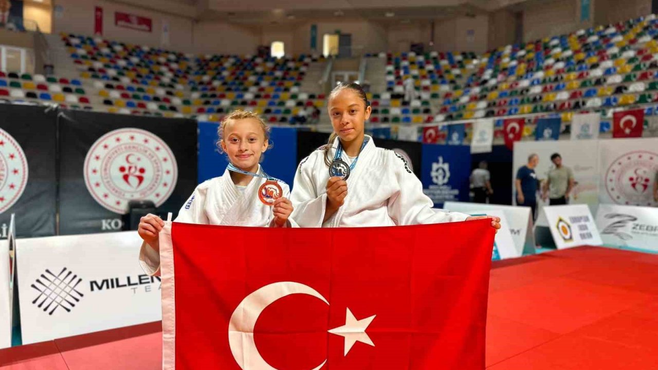 Sakaryalı sporcular Kocaeli’den madalyalar ile döndü