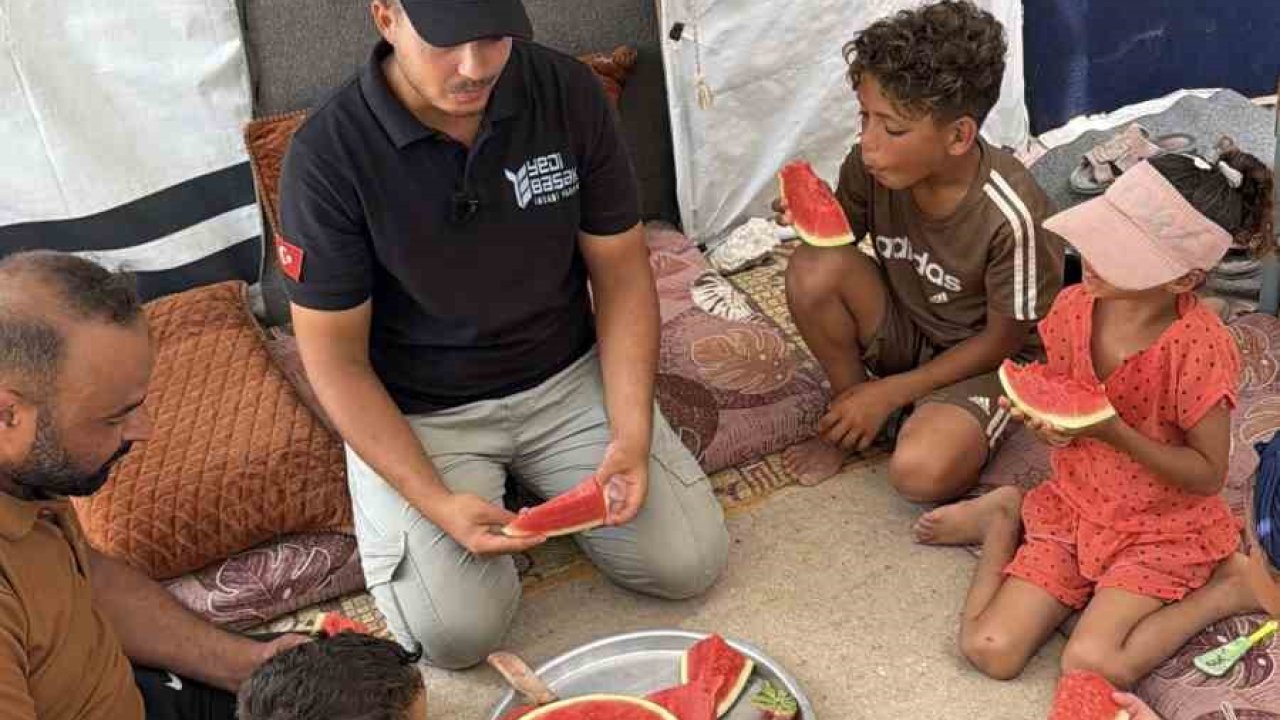 Yedi Başak, Gazze’de yaz şenliği düzenledi, halka karpuz dağıttı