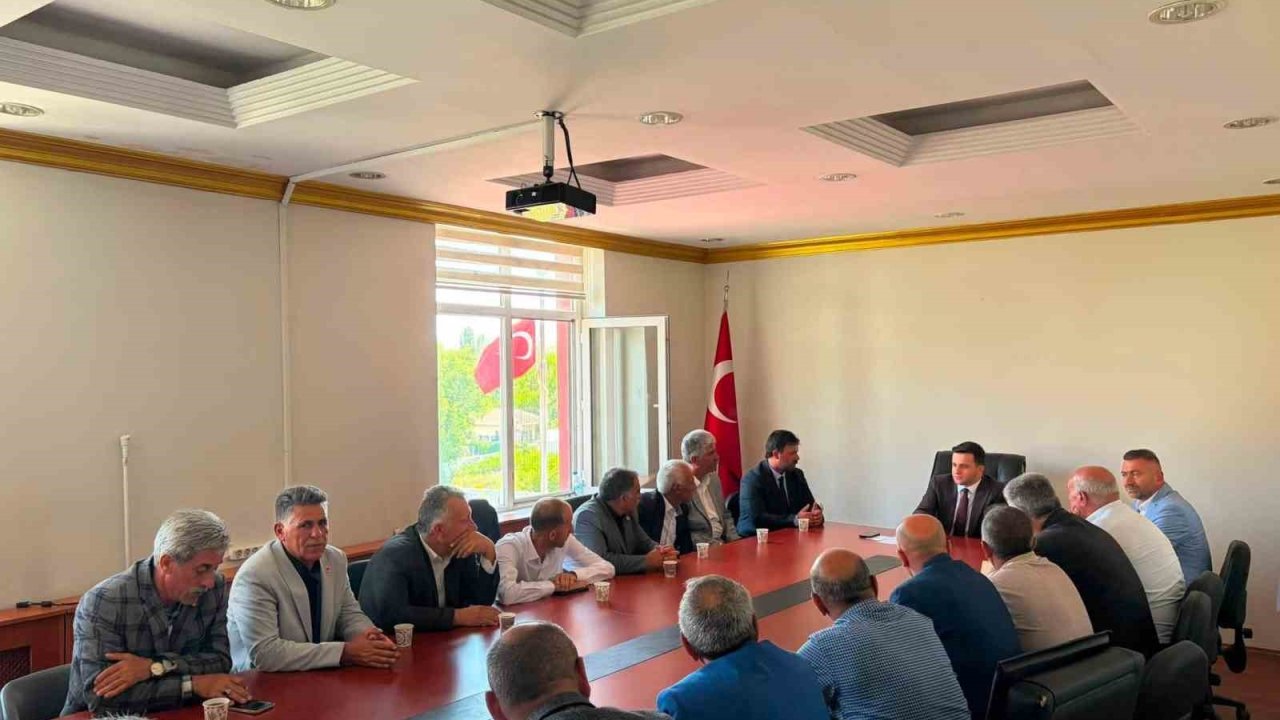 Digor’da köylerin sorunları masaya yatırıldı: Kaymakam Zengin muhtarlarla bir araya geldi