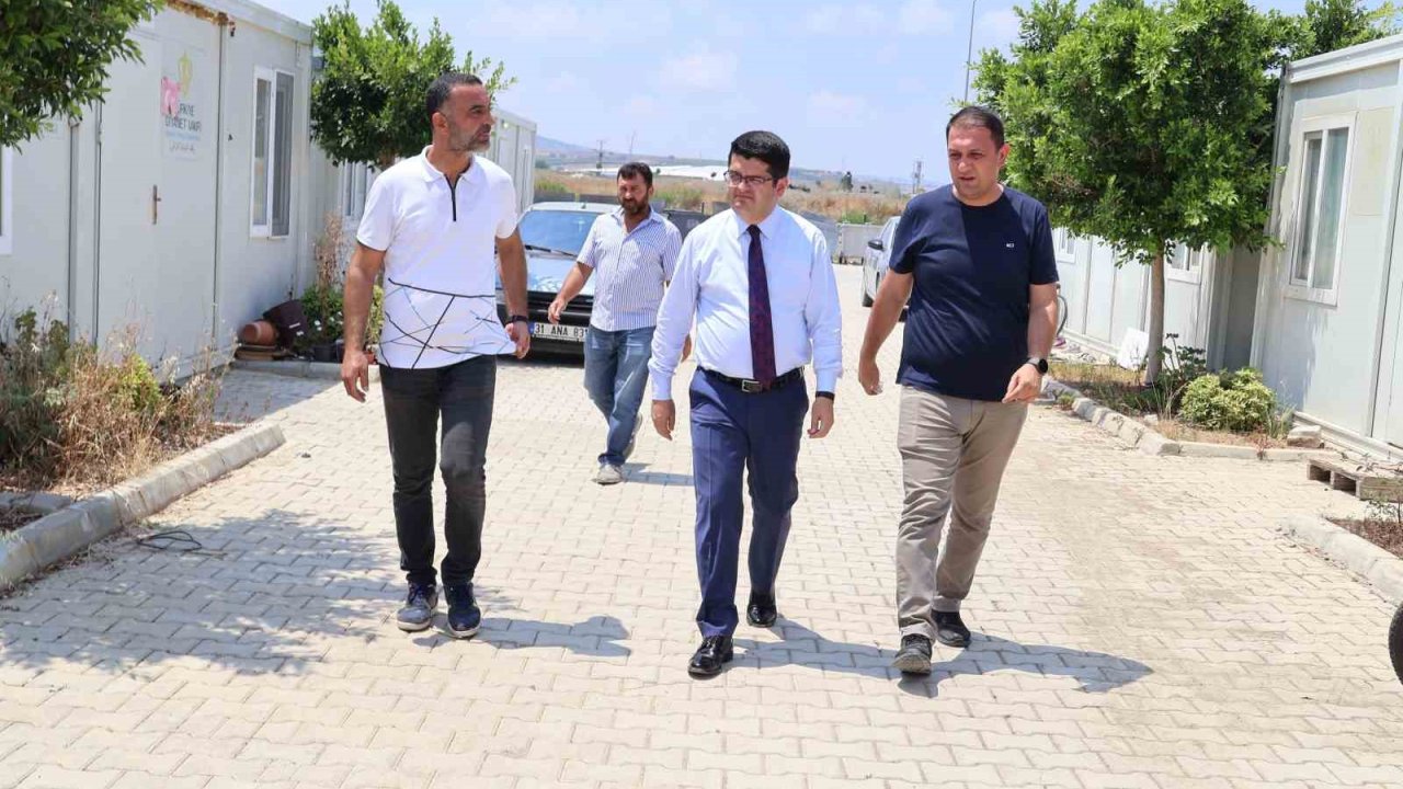 Arsuz’da konteyner kentlerin tahliyesiyle ilgili vatandaşlarla bir araya gelindi