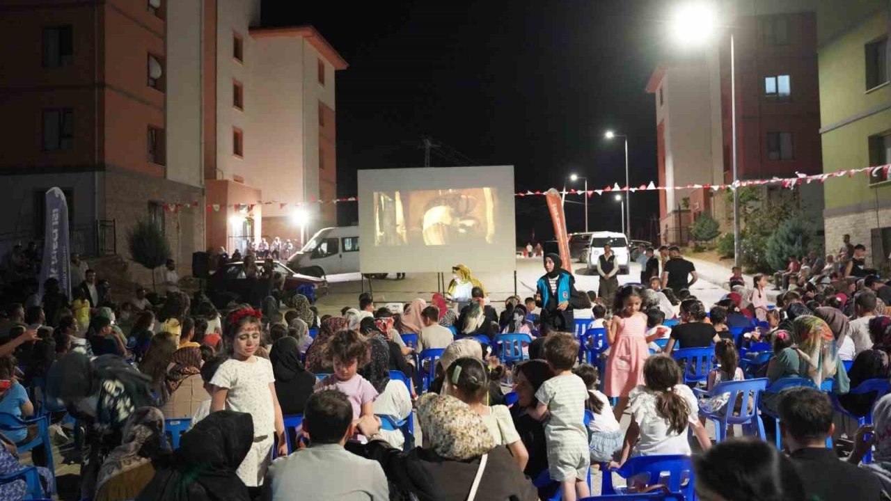 Kahta Belediyesi’nden çocuklara unutulmaz sinema gecesi