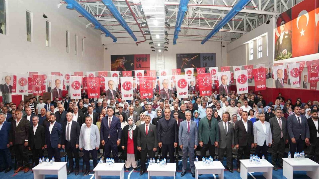 MHP’de ilçe kongreleri devam ediyor; Pasinler’de Erkan Yağar güven tazeledi