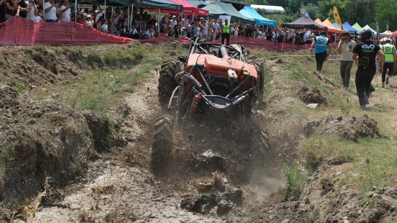 Çamur ve adrenalin Yenice’de buluştu: Off-Road tutkunları nefes kesti