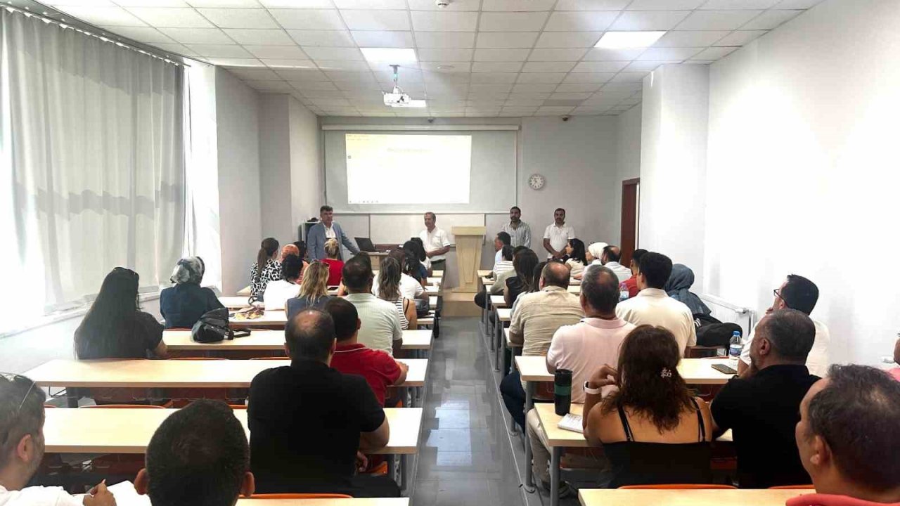 Hatay’da eğitim kurumlarında yöneticilik görevi alacak personele eğitim veriliyor