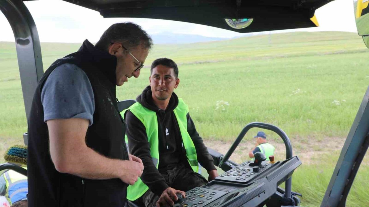 Vali Ziya Polat, Selim’de devam eden yol çalışmalarını yerinde inceledi