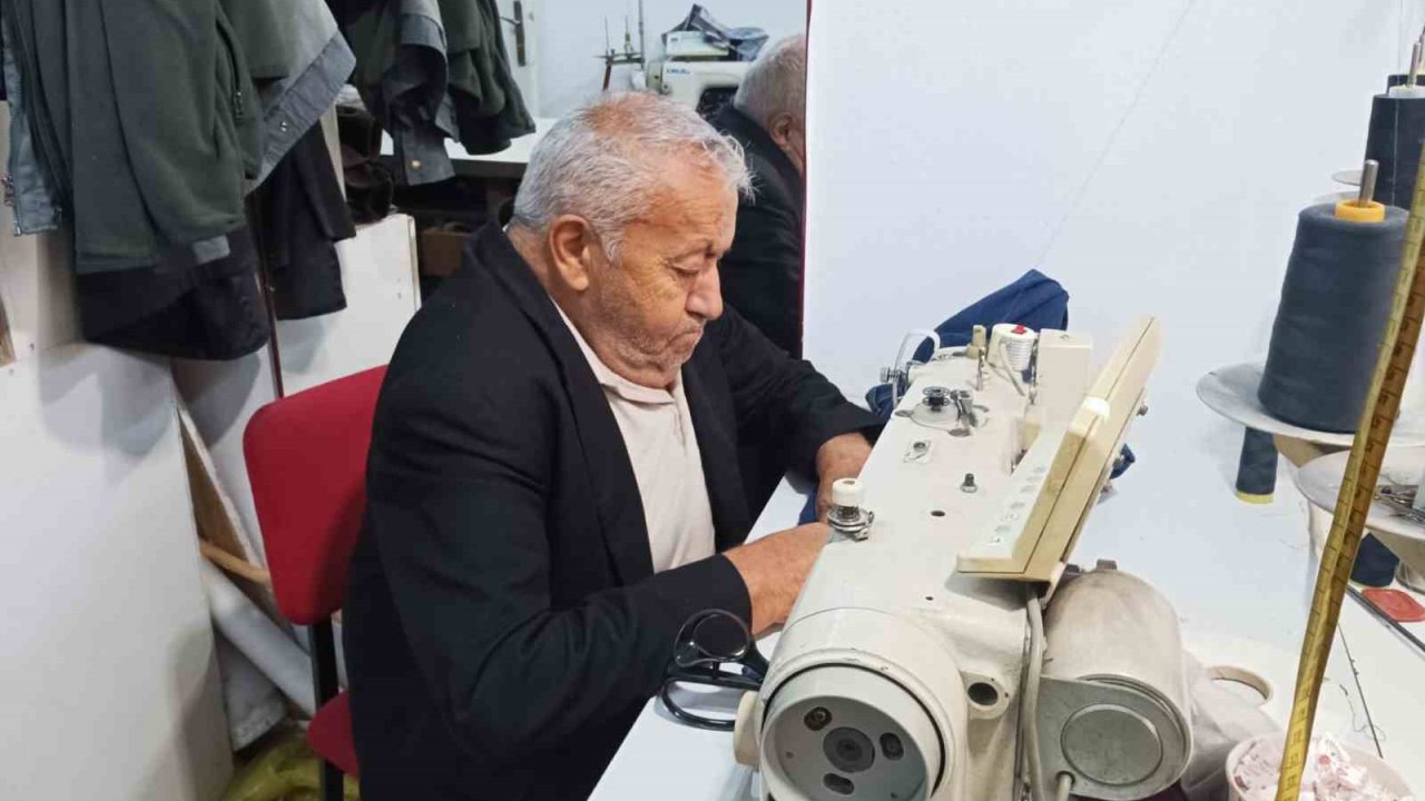40 yıllık terzi, ilk günkü heyecanla mesleğini sürdürüyor
