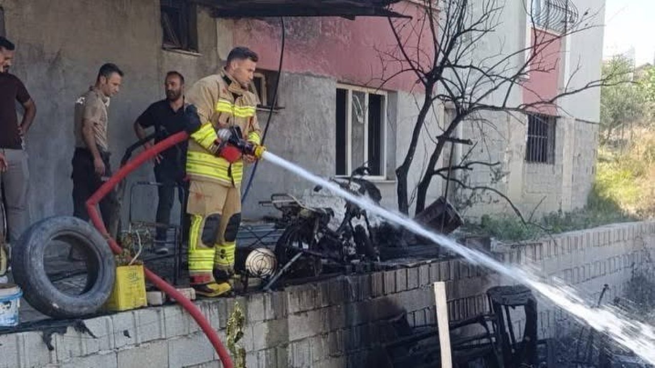 Antakya’da yaşanan yangında motosiklet kullanılmaz hale geldi