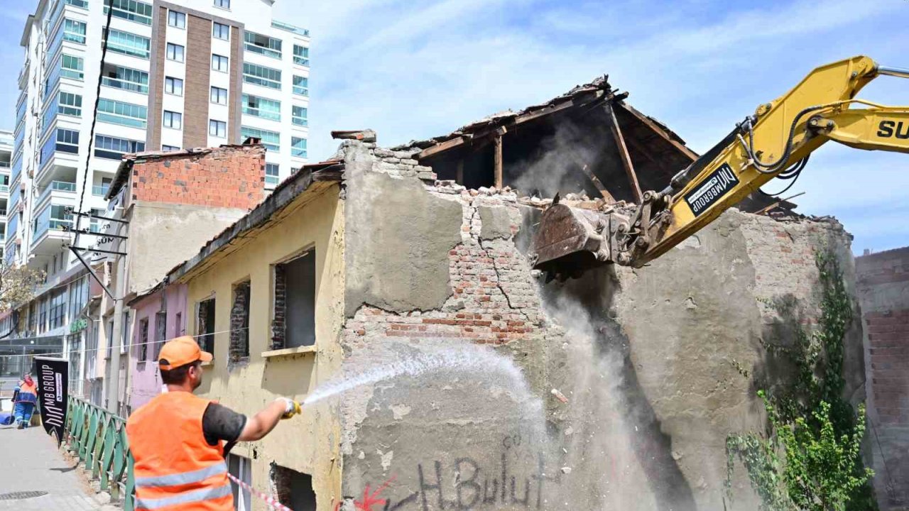 Sinandede’de dönüşümde ilk kepçe vuruldu