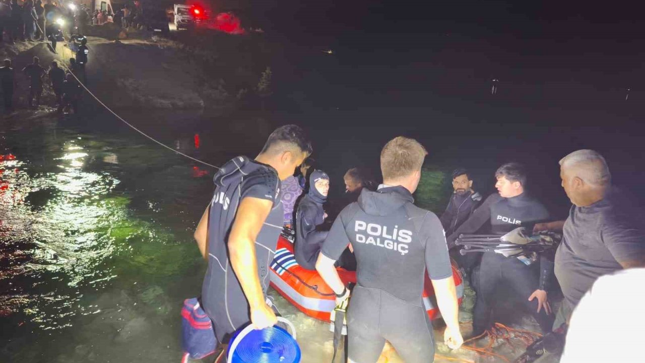 Fırat Nehri’nde su seviyesinin yükselmesi ile mahsur kalan 26 kişi kurtarıldı