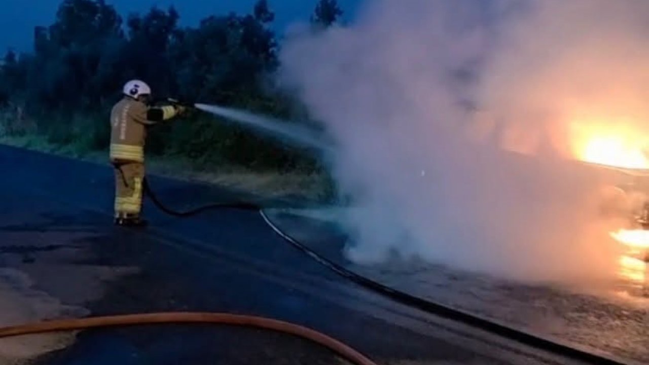 Erzin’de seyir halindeki otomobil alevlere teslim oldu