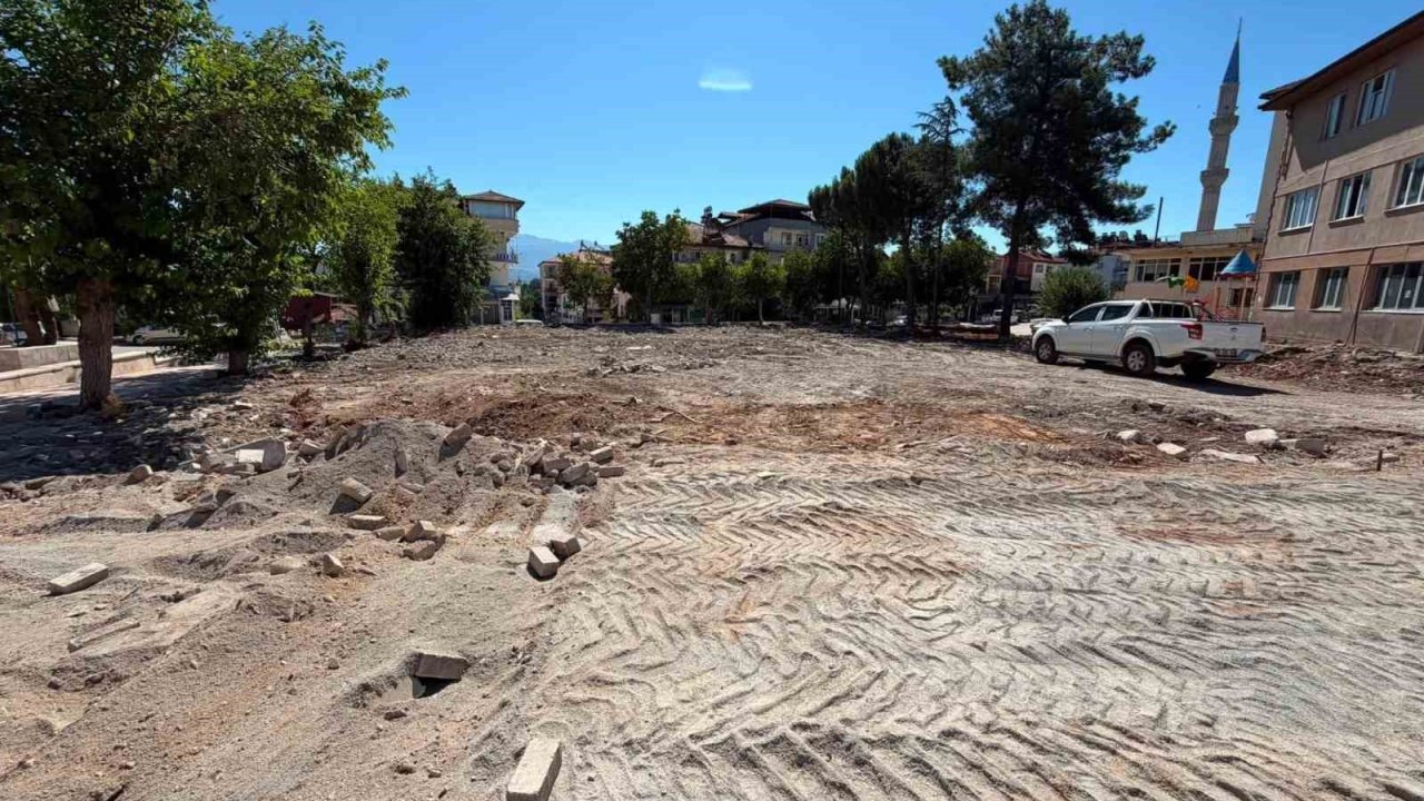 Beyağaç Çarşı Meydanı modern bir görünüme kavuşuyor
