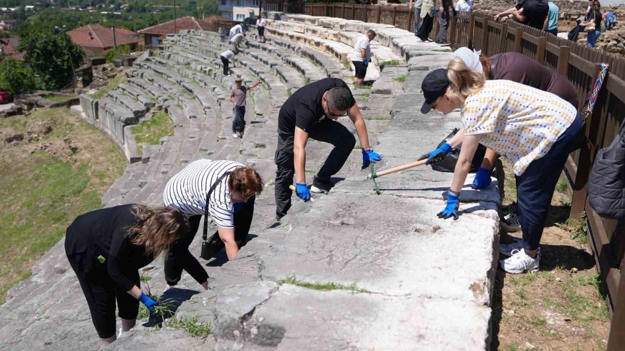 Konuralp Antik Tiyatro restorasyona hazırlanıyor