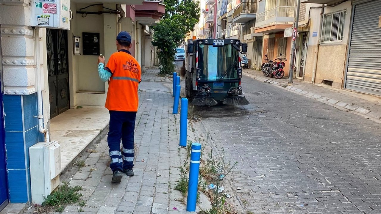 Efeler’de temizlik çalışmaları devam ediyor