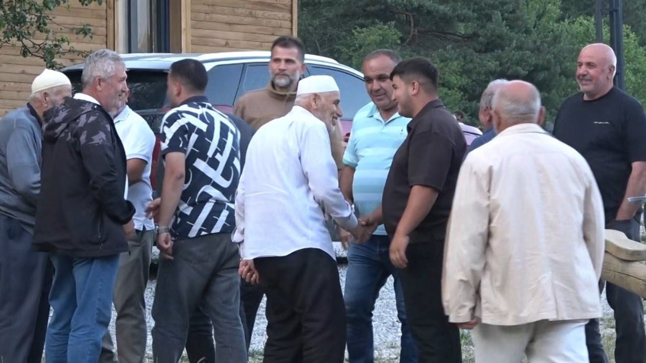 İnegöl’deki Erzurumlular Domaniç Kocayayla’da buluştu