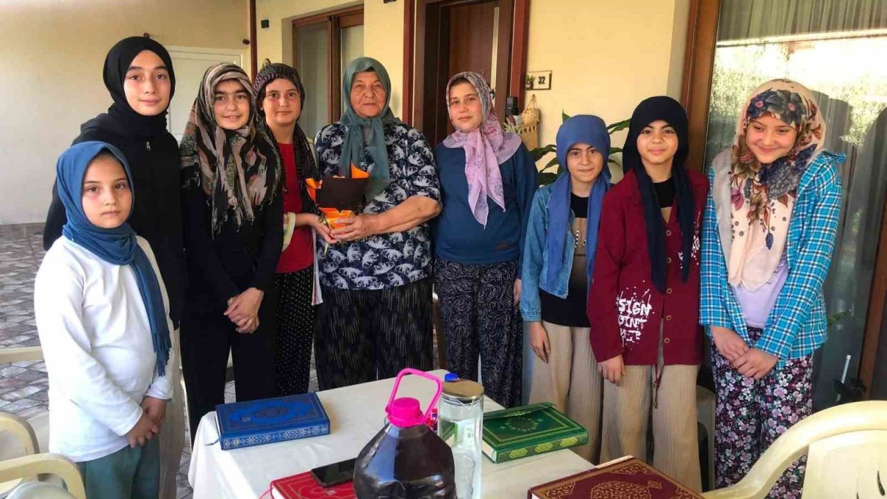 Kur’an kursu öğrencilerden gazi eşine dua ziyareti