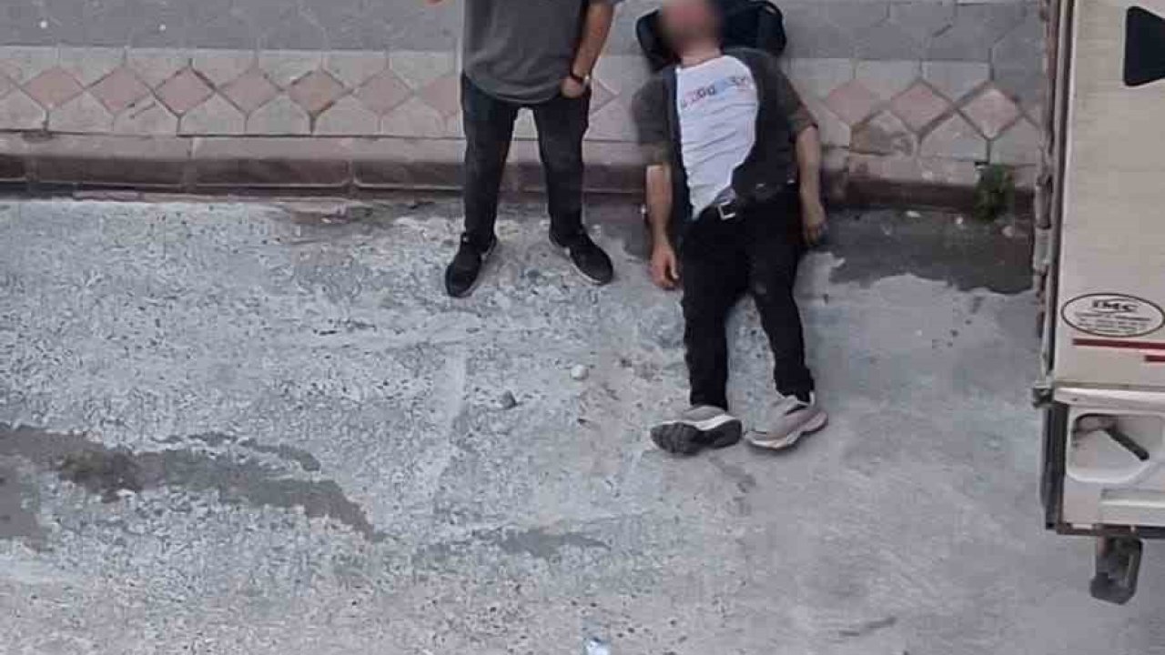 Arnavutköy’de akıl almaz anlar: Kafasını defalarca kamyonet kasasına vurup kendisini bayılttı