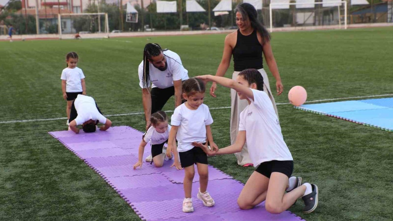 Sarıgöl’de minik cimnastikçilerden nefes kesen gösteri