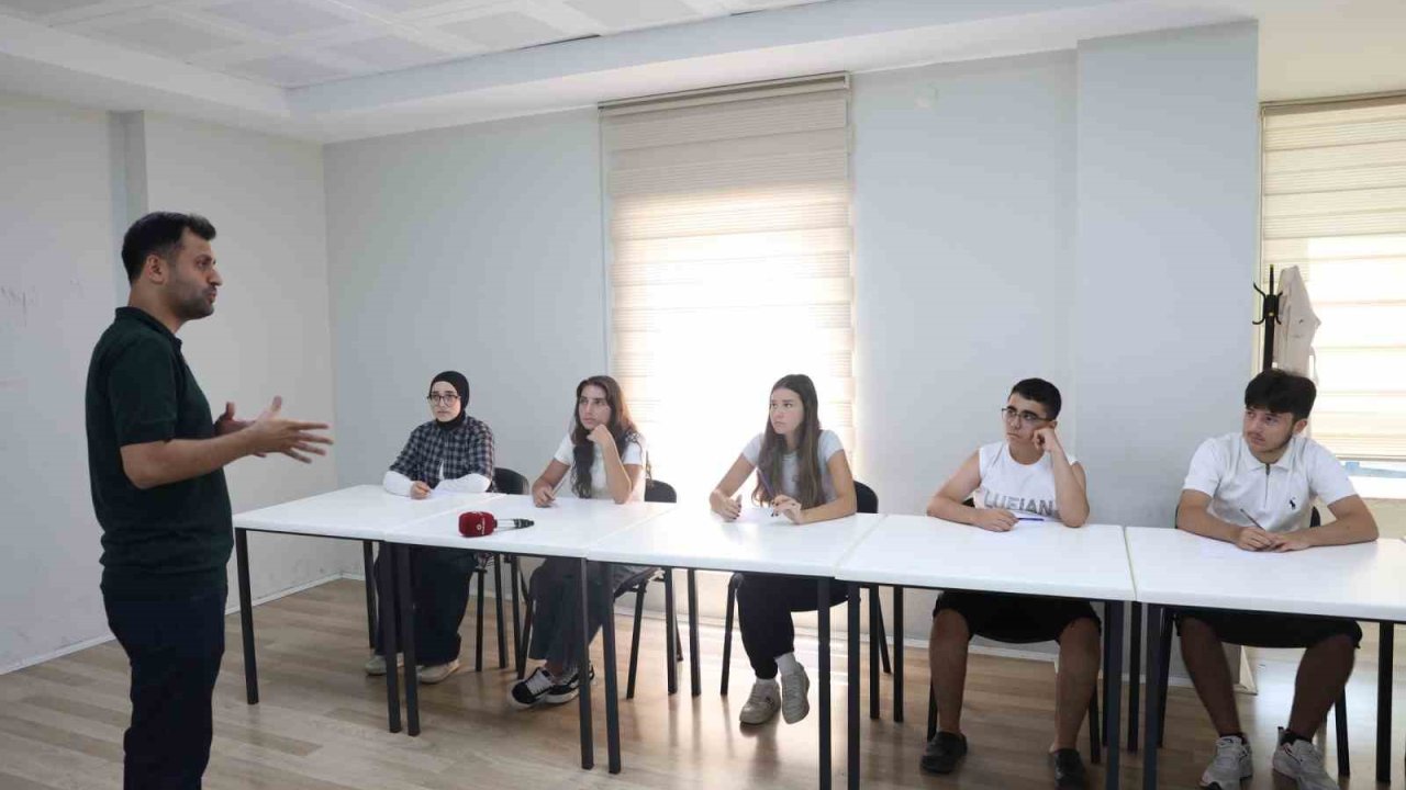 Osmangazi’den gençlerin geleceğine ücretsiz eğitim desteği