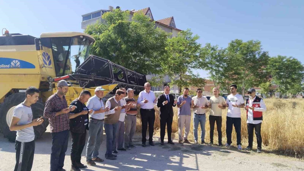 Aslanapa’da hububat hasadı dualarla başladı